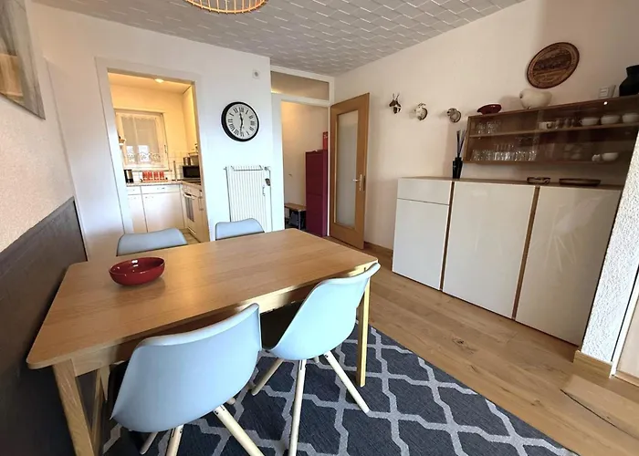 Salute 105 아파트 로이커바드