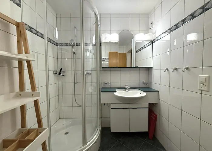 Salute 105 로이커바드